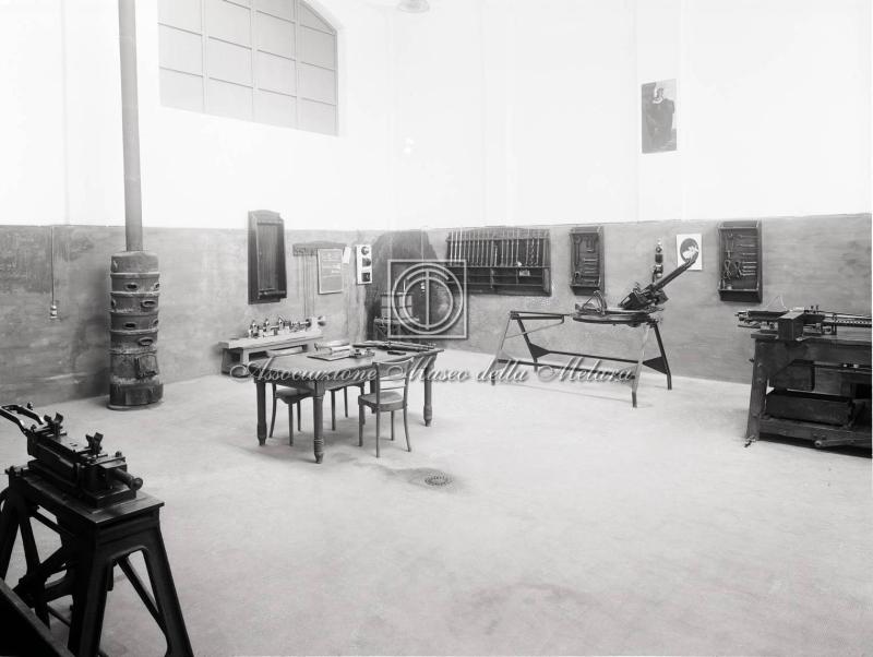 Interno dello stabilimento. Reparto con linea di tiro, prove piccoli calibri