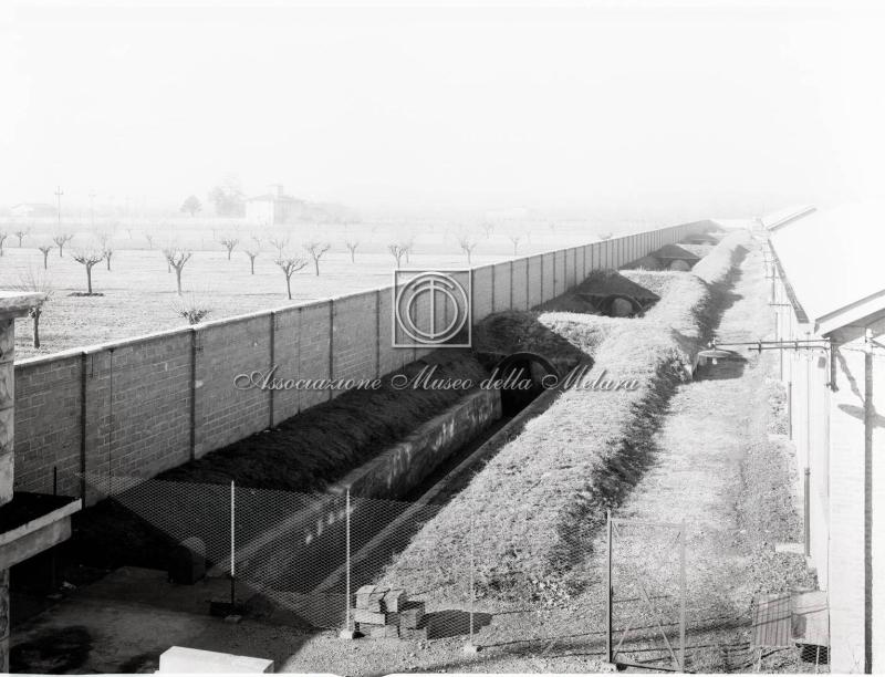 Esterno dello stabilimento. Linea di tiro per medi calibri