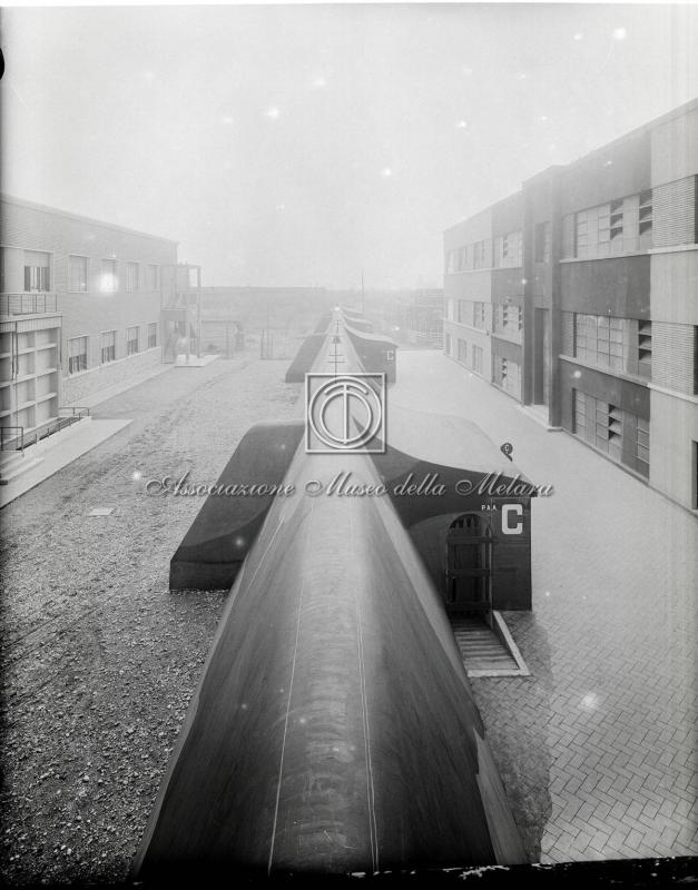 Rifugio ricovero antiaereo vicino all'ingresso dello stabilimento