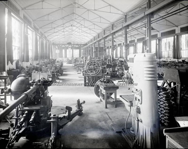 Vista del magazzino all'interno (2)