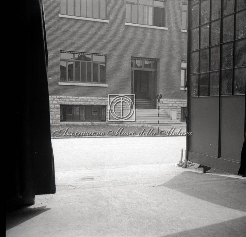 Semaforo segnalatore visto da lontano