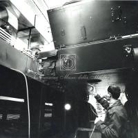 Pulitura ad aria compressa dei cingoli M113