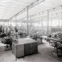 Interno dello stabilimento. Reparto frese